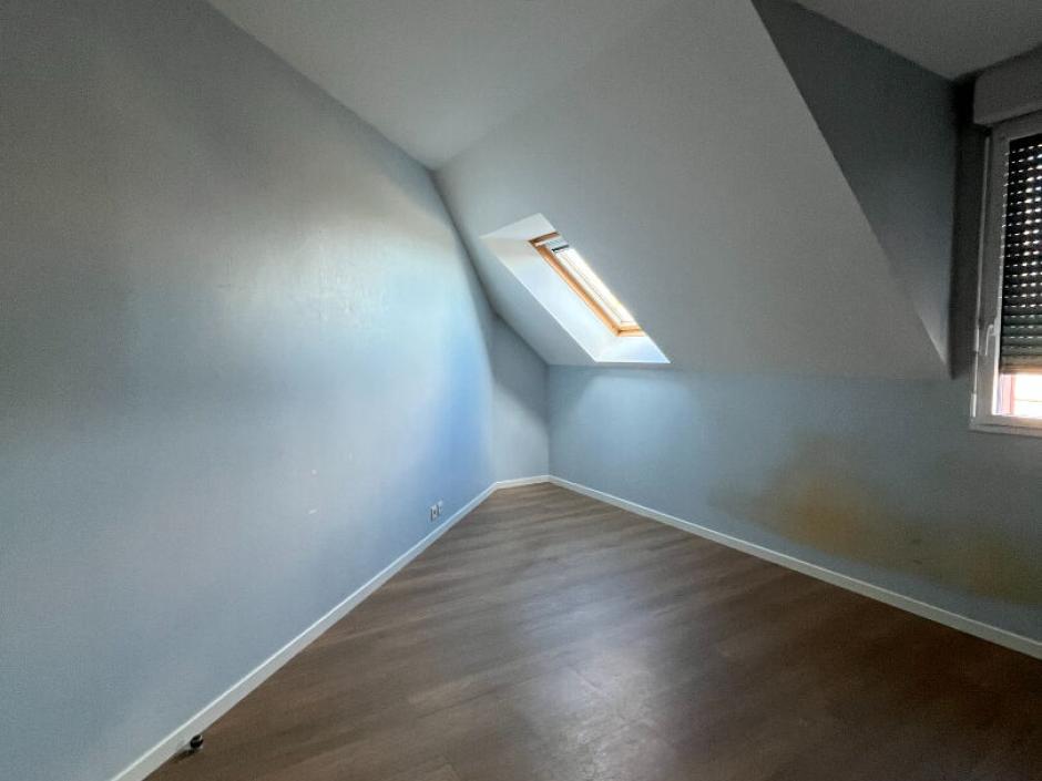 Ac3- location appartement 
becherel
 1766796953