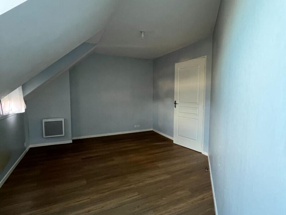 Ac3- location appartement 
becherel
 1767142215