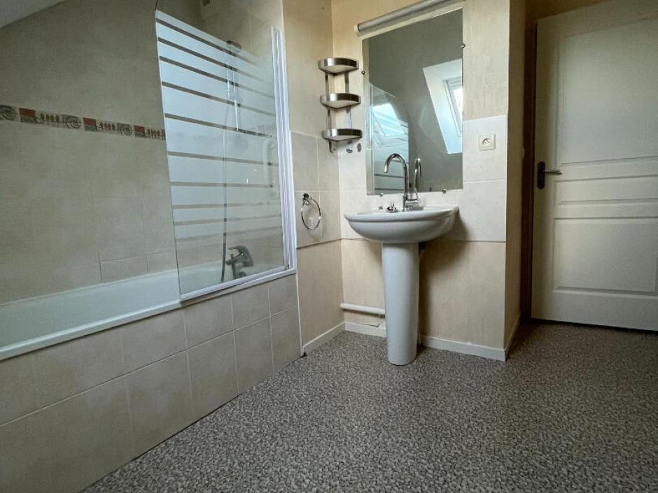 Ac3- location appartement 
becherel
 1767142215