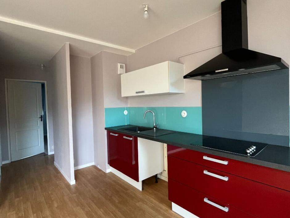 Ac3- location appartement 
becherel
 1768956912