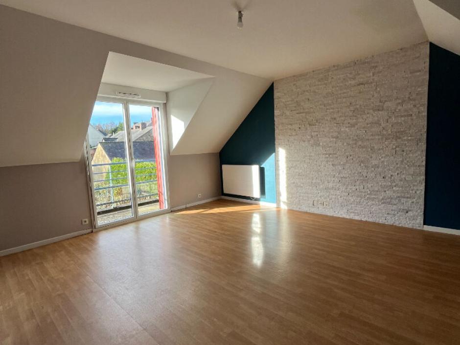 Ac3- location appartement 
becherel
 1769821115