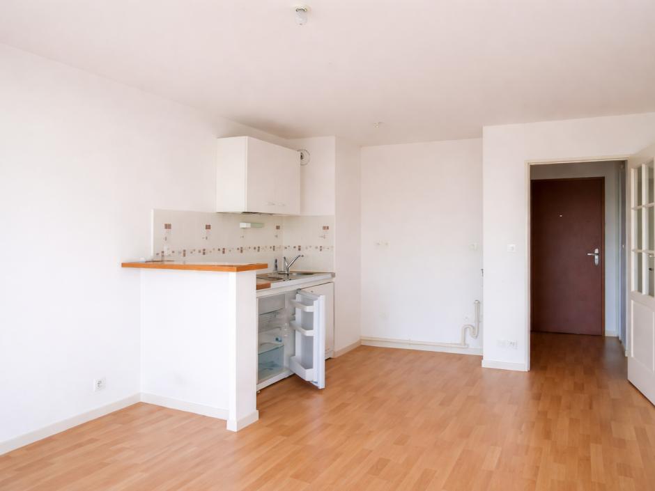 Ac3- location appartement 
geveze
 1775001465