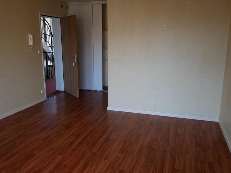 Ac3- location appartement 
tinteniac
 1784331137